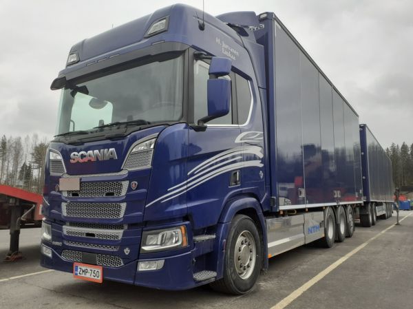 H Jurvasen Scania R650
H Jurvasen Scania R650 täysperävaunuyhdistelmä.
Avainsanat: Jurvanen Scania R650