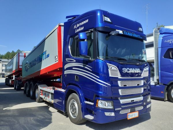 H Jurvasen Scania R660
H Jurvasen Scania R660 täysperävaunuyhdistelmä.

Avainsanat: Jurvanen Scania R660 Tilaus-Rahti Viitasaari23