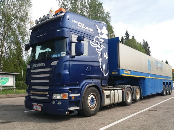 H Niskasen Scania R560
H Niskasen Scania R560 puoliperävaunuyhdistelmä.
Avainsanat: Niskanen Scania R560 Shell Hirvaskangas