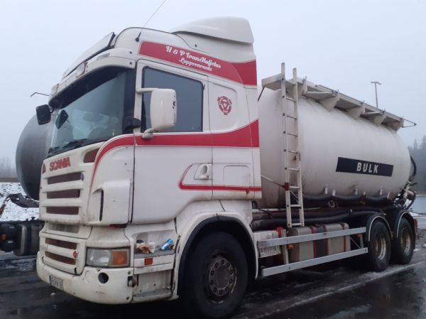 H&P Transkuljetuksen Scania R580
H&P Transkuljetuksen Scania R580 säiliöauto.
Avainsanat: Transkuljetus Scania R580 ABC Hirvaskangas