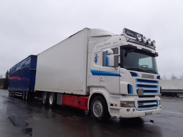 H Siirilän Scania R500
H Siirilä Oy:n Scania R500 täysperävaunuyhdistelmä.
Avainsanat: Siirilä Scania R500 ABC Hirvaskangas