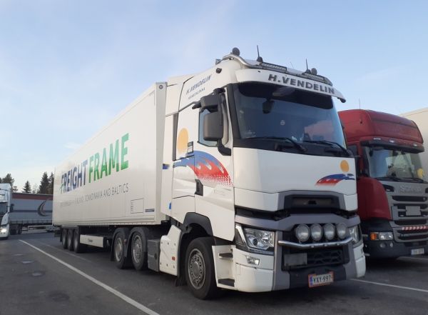 H Vendelinin Renault
H Vendelinin Renault puoliperävaunuyhdistelmä.
Avainsanat: Vendelin Renault ABC Hirvaskangas Freight Frame