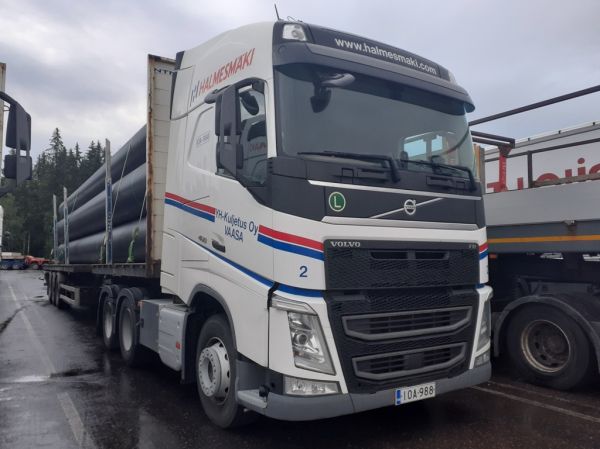 YH-Kuljetuksen Volvo FH460
YH-Kuljetus Oy:n Volvo FH460 puoliperävaunuyhdistelmä.
Avainsanat: YH-Kuljetus Halmesmäki Volvo FH460 ABC Hirvaskangas 2