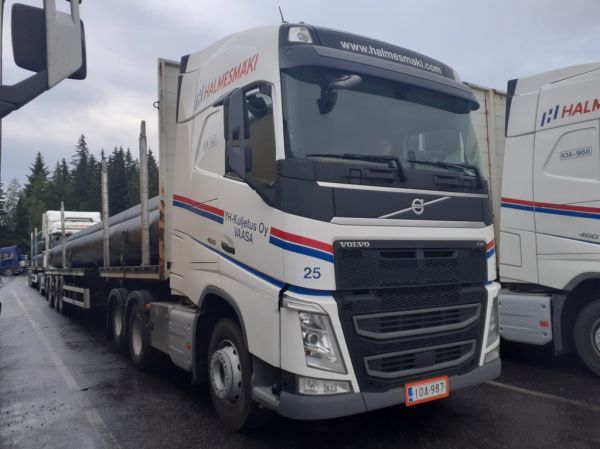 YH-Kuljetuksen Volvo FH460
YH-Kuljetus Oy:n Volvo FH460 puoliperävaunuyhdistelmä.
Avainsanat: YH-Kuljetus Halmesmäki Volvo FH460 ABC Hirvaskangas 25