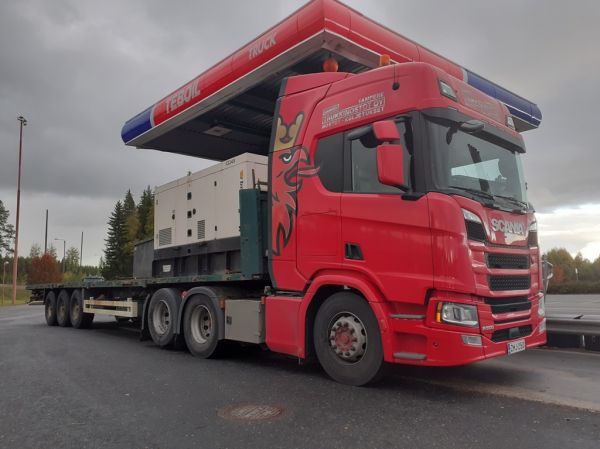 Hämeen Trukkinostojen Scania R500
Hämeen Trukkinostot Oy:n Scania R500 puoliperävaunuyhdistelmä.
Avainsanat: Hämeen-Trukkinostot Scania R500 ABC Hirvaskangas