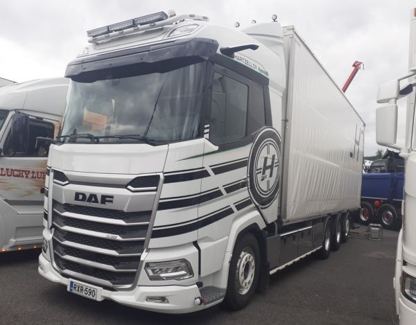 Klikkaa kuvaa nähdäksesi se täysikokoisena
==============
Hartzellin DAF XF530
Hartzell Oy:n DAF XF530 rahtiauto.
Avainsanat: Hartzell DAF XF530 Himos26 Hartzellin DAF XF530
Hartzell Oy:n DAF XF530 rahtiauto.
Avainsanat: Hartzell DAF XF530 Himos26