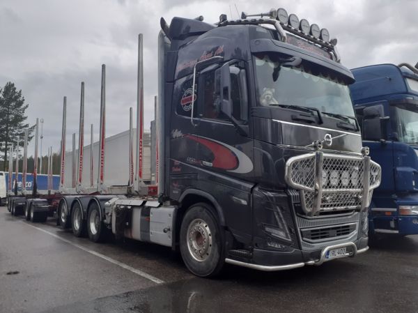 Hautanens Åkeri AB:n Volvo FH16
Hautanens Åkeri AB:n Volvo FH16 puutavarayhdistelmä.
Avainsanat: Hautanens Åkeri Volvo FH16 Shell Hirvaskangas