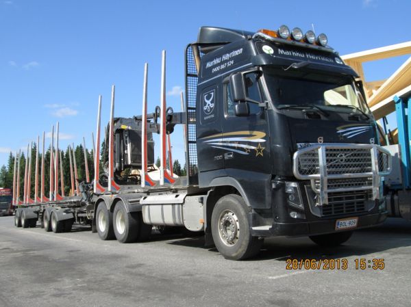 M Häyrisen Volvo FH16
M Häyrisen Volvo FH16 700 puutavarayhdistelmä.
Avainsanat: Häyrinen Volvo FH16 700 ABC Hirvaskangas