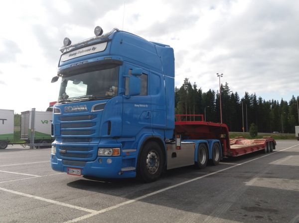 Heavy Rakenteen Scania R620
Heavy Rakenne Oy:n Scania R620 lavettiyhdistelmä.
Avainsanat: Heavy-Rakenne Scania R620 ABC Hirvaskangas