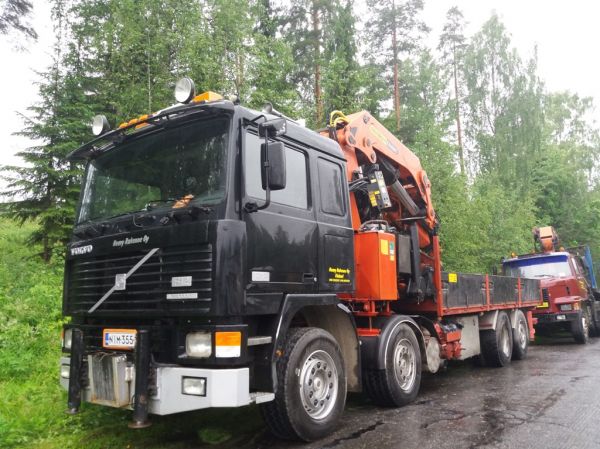 Heavy Rakenteen Volvo F12
Heavy Rakenne Oy:n nosturilla varustettu Volvo F12.
Avainsanat: Heavy-Rakenne Volvo F12