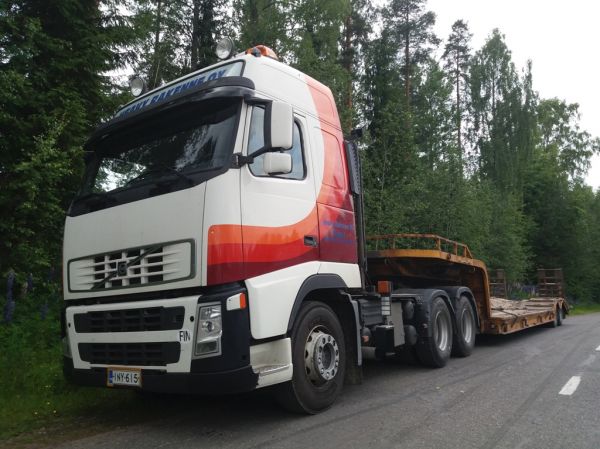 Heavy Rakenteen Volvo FH
Heavy Rakenne Oy:n Volvo FH lavettiyhdistelmä.
Avainsanat: Heavy-Rakenne Volvo FH