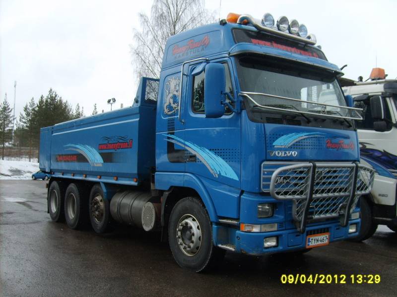 Heavy-Transin Volvo FH12 
Heavy-Trans Oy:n Volvo FH12 sora-auto.
Avainsanat: Heavy-Trans Volvo FH12 Shell Hirvaskangas