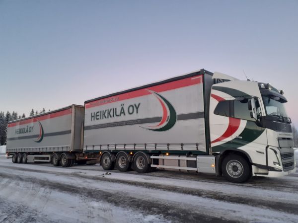 Heikkilän Volvo FH16
Heikkilä Oy:n Volvo FH16 täysperävaunuyhdistelmä.
Avainsanat: Heikkilä Volvo FH16 ABC Hirvaskangas 1