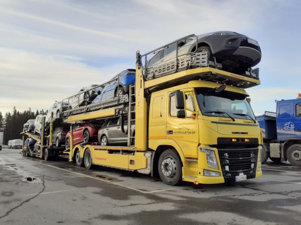 Helsingin Autokuljetuksen Volvo FM
Helsingin Autokuljetus Oy:n Volvo FM autojenkuljetusyhdistelmä.
Avainsanat: Helsingin-Autokuljetus Volvo FM ABC Hirvaskangas