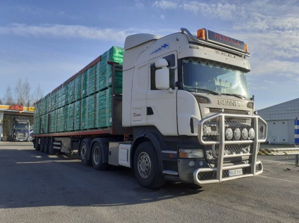 Herralan Scania R500
Herralan Scania R500 puoliperävaunuyhdistelmä.
Avainsanat: Herrala Scania R500 ST1 Hirvaskangas