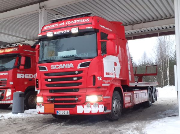 Fabrikantin Scania R560
Fabrikantti Oy:n Scania R560  hinausauto.
Avainsanat: Fabrikantti Hinaus&Tuuppaus Valkonen Redgo Scania R560 Shell Hirvaskangas 12
