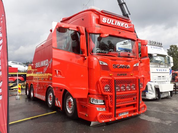 Hinausautot K Sulingon Scania 730S
Hinausautot K Sulinko Oy:n Scania 730S hinausauto.
Avainsanat: Sulinko Scania 730S Himos22