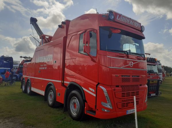 Hinauskuljetus Lähdekorven Volvo FH
Hinauskuljetus Lähdekorpi Oy:n Volvo FH hinausauto.
Avainsanat: Lähdekorpi Volvo FH Alahärmä25