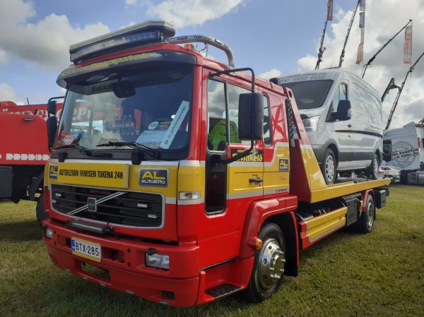 Hinauspalvelu S Mäkelän Volvo FL6
Hinauspalvelu S Mäkelän Volvo FL6 hinausauto.
Avainsanat: Mäkelä VolvoFL6 Jonnesgarage Alahärmä25
