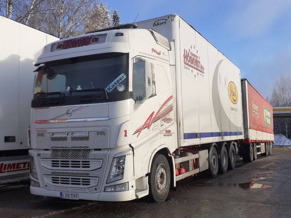 Ab Högkvist-Trans Oy:n Volvo FH
Ab Högkvist-Trans Oy:n Volvo FH täysperävaunuyhdistelmä.
Avainsanat: Högkvist Volvo FH ST1 Hirvaskangas Kasper 1