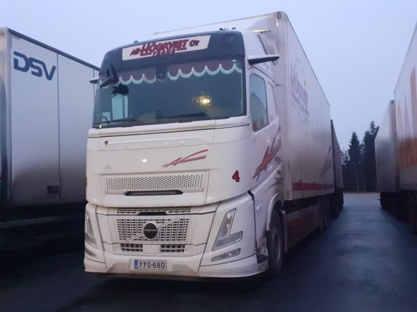 Ab Högkvist-Trans Oy:n Volvo FH
Ab Högkvist-Trans Oy:n Volvo FH täysperävaunuyhdistelmä.
Avainsanat: Högkvist Volvo FH ABC Hirvaskangas 4