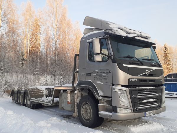 Holm&Uusitalon Volvo FM500
Holm&Uusitalo Oy:n Volvo FM500 koneenkuljetusauto.
Avainsanat: Holm&Uusitalo Volvo FM500