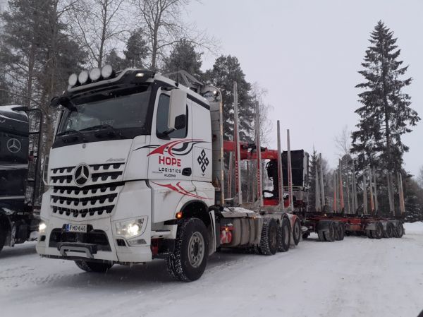 Hope Logisticsin MB 3253 Arocs
Hope Logistics Oy:n MB 3253 Arocs puutavarayhdistelmä.
Avainsanat: Hope Logistics MB 3253 Arocs Neste