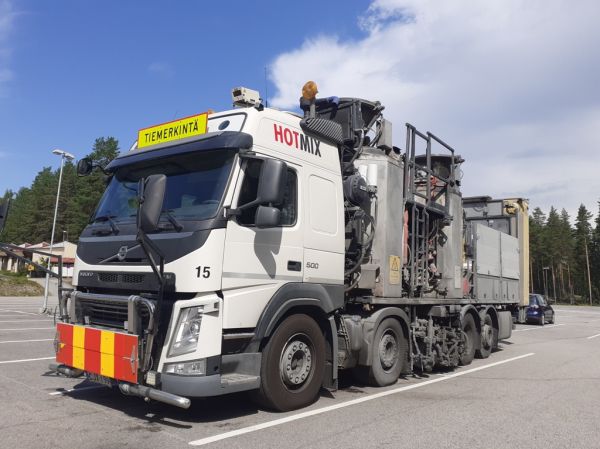 Hotmixin Volvo FM500
Hotmixin Volvo FM500 tienmerkkausauto.
Avainsanat: Hotmix Volvo FM500