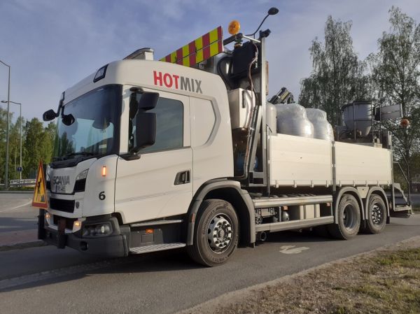 Hotmixin Scania
Hotmixin Scania tienmerkkausauto.
Avainsanat: Hotmix Scania 6