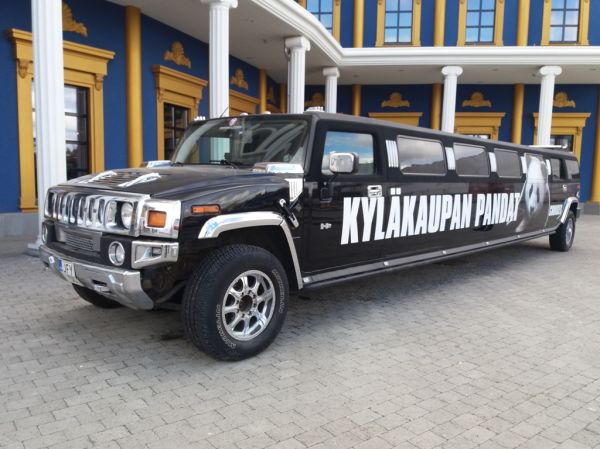 Hummer H2 limousine
Hummer H2 limousine  Veljekset Keskisen pihassa Tuurissa 21.4.2018.
Avainsanat: Hummer H2 limousine Keskinen Kyläkauppa Pandat