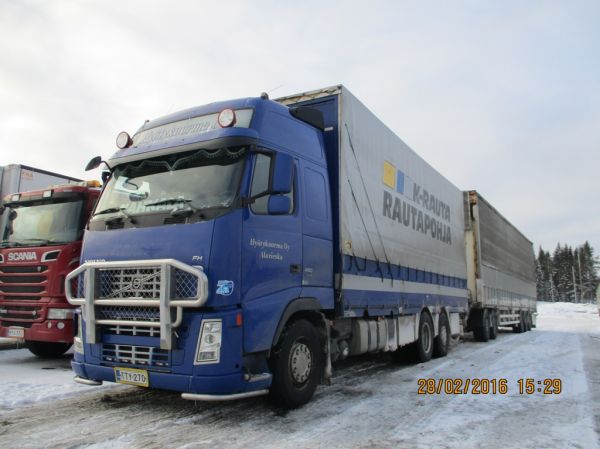 Kuljetusliike Hyötykuorman Volvo FH480 
Kuljetusliike Hyötykuorma Oy:n nosturilla varustettu Volvo FH480 täysperävaunuyhdistelmä.
Avainsanat: Hyötykuorma Nahkala Volvo FH480 ABC Hirvaskangas