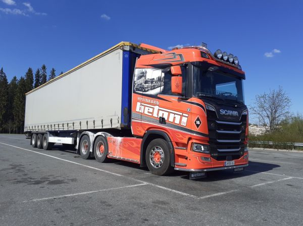 Hyvinkään Betonin Scania R520
Hyvinkään Betoni Oy:n Scania R520 puoliperävaunuyhdistelmä.
Avainsanat: HyvinkäänBetoni Scania R520 16 ABC Hirvaskangas