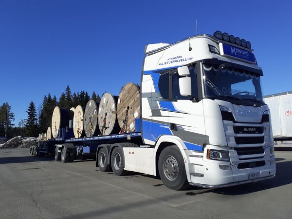 Hyvinkään Kuljetuspalvelun Scania R540
Hyvinkään Kuljetuspalvelu Oy:n Scania R540 b-juna.
Avainsanat: Hyvinkään-Kuljetuspalvelu Scania R540 ABC Hirvaskangas B-juna Criminaldivision