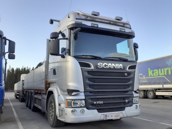 I Männistön Scania R730
I Männistö Oy:n nosturilla varustettu Scania R730 täysperävaunuyhdistelmä.
Avainsanat: Männistö Scania R730 ABC Hirvaskangas