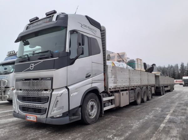 I Männistön Volvo FH540
I Männistö Oy:n nosturilla varustettu Volvo FH540 täysperävaunuyhdistelmä.

Keywords: Männistö Volvo FH540 ABC Hirvaskangas
