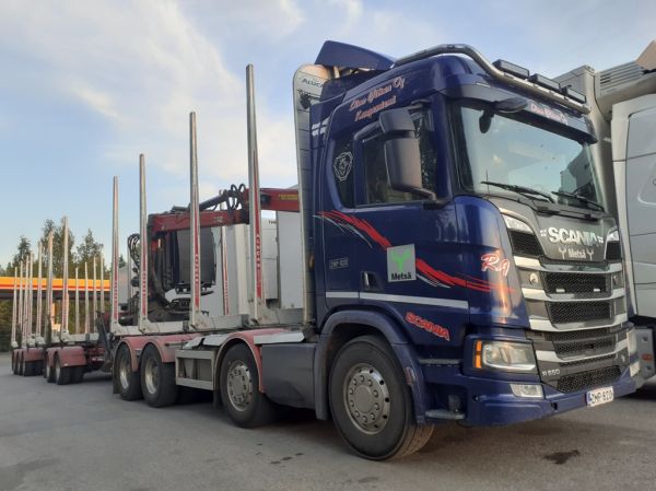 I Ylösen Scania R650
I Ylönen Oy:n Scania R650 puutavarayhdistelmä.
Avainsanat: Ylönen Scania R650 Shell Hirvaskangas