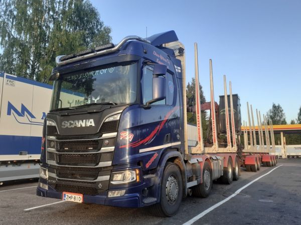 I Ylösen Scania R730
I Ylönen Oy:n Scania R730 puutavarayhdistelmä.
Avainsanat: Ylönen Scania R730 Shell Hirvaskangas