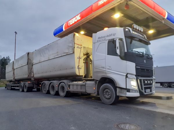 Klikkaa kuvaa nähdäksesi se täysikokoisena
==============
Iisalmen_Rahdin_Volvo_FH540_2.jpg Iisalmen_Rahdin_Volvo_FH540_2.jpg