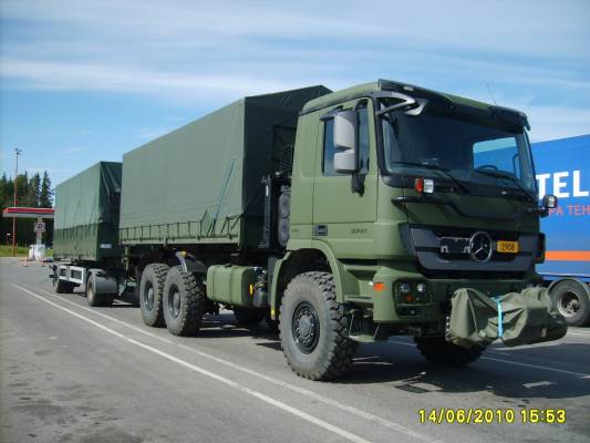 Ilmavoimien MB 2741 Actros
Ilmasotakoulun MB 2741 Actros.
Avainsanat: MB 2741 Actros ABC Hirvaskangas