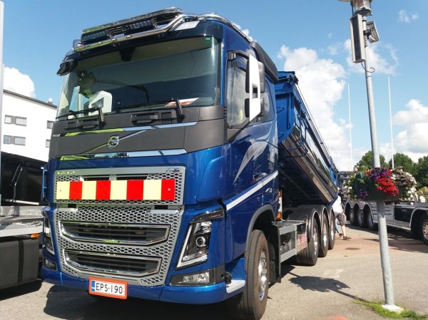 Ilveksen Volvo FH16
E Ilveksen Volvo FH16 sora-auto.
Avainsanat: Ilves Volvo FH16