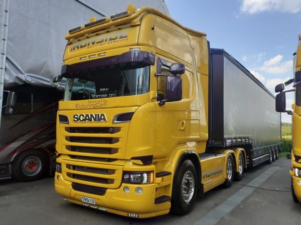 Ironside Pulling Servicen Scania
Ironside Pulling Servicen Scania puoliperävaunuyhdistelmä.
Avainsanat: Ironside Pulling Service Scania Himos25