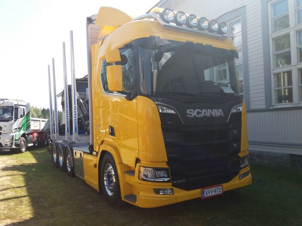 Kuljetus Iso-Pellisen Scania R650
Kuljetus Iso-Pellinen Ay:n Scania R650 puutavara-auto.
Avainsanat: Iso-Pellinen Scania R650