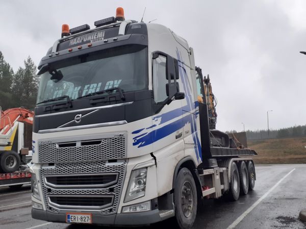 JA Åkerin Volvo FH16
JA Åkerin Volvo FH16 vaihtolava-auto.
Avainsanat: JA-Åkeri Volvo FH16 Shell Hirvaskangas