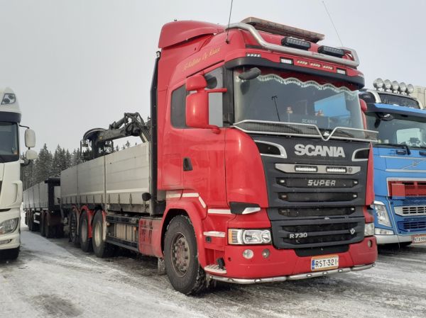 JG-Kuljetuksen Scania R730
JG-Kuljetus Oy:n nosturilla varustettu Scania R730 täysperävaunuyhdistelmä.
Avainsanat: JG-Kuljetus Scania R730 ABC Hirvaskangas
