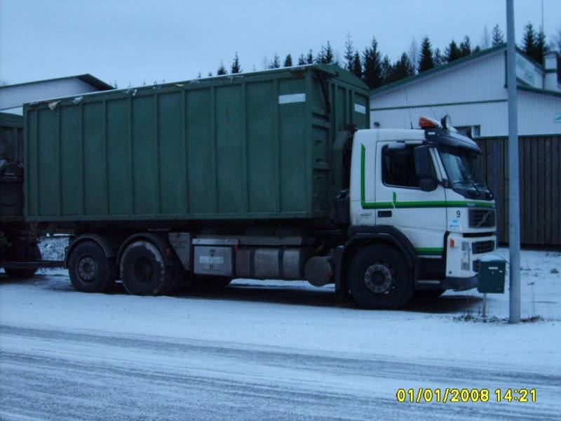 Lassila&Tikanojan Volvo FM9 
Lassila&Tikanoja Oyj:n Volvo FM9 koukkulava-auto.
Avainsanat: Lassila&Tikanoja Volvo FM9 9 L&T