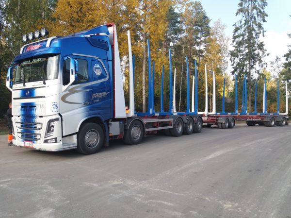 JH Kuljetus Haaviston Volvo FH750
JH Kuljetus Haaviston Volvo FH750 puutavarayhdistelmä.
Avainsanat: JH-Kuljetus-Haavisto Volvo FH750 Neste