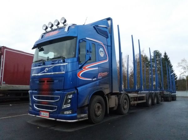 JH Kuljetus Haaviston Volvo FH750
JH Kuljetus Haaviston Volvo FH750 puutavarayhdistelmä.
Avainsanat: JH-Kuljetus-Haavisto Volvo FH750 Neste