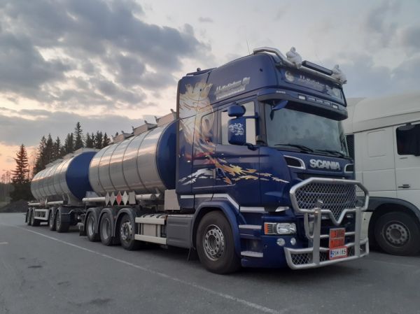 JJ-Kuljetuksen Scania R580
JJ-Kuljetus Oy:n Scania R580 säiliöyhdistelmä. 
Avainsanat: JJ-Kuljetus Scania R580 ABC Hirvaskangas