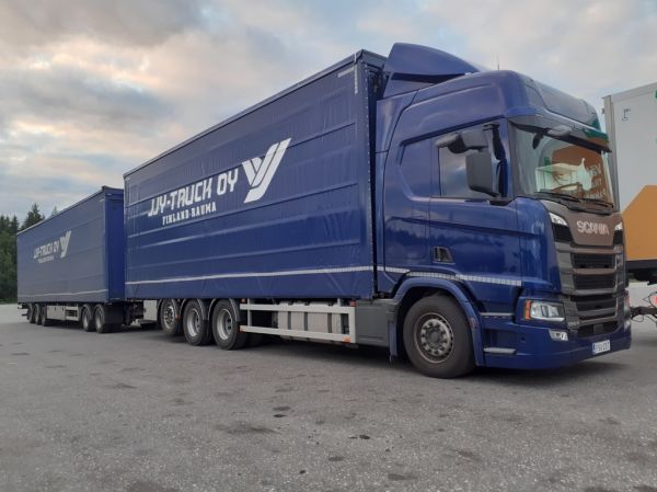 Klikkaa kuvaa nähdäksesi se täysikokoisena
==============
JJY-Truckin Scania 560R
JJY-Truck Oy:n Scania 560R täysperävaunuyhdistelmä.
Avainsanat: JJY-Truck Scania 560R ABC Hirvaskangas JJY-Truckin Scania 560R
JJY-Truck Oy:n Scania 560R täysperävaunuyhdistelmä.
Avainsanat: JJY-Truck Scania 560R ABC Hirvaskangas
