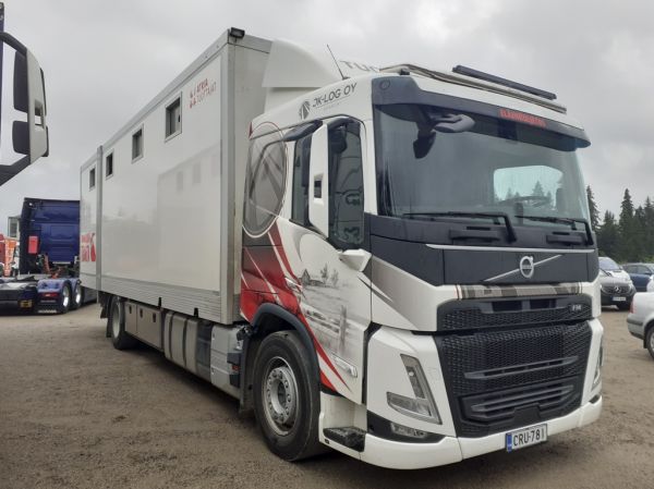 JK-Login Volvo FM
Tuoretien ajossa oleva JK-Log Oy:n Volvo FM eläintenkuljetusauto.
Avainsanat: Tuoretie Atria JK-Log Volvo FM Eläinkuljetus Tahko25